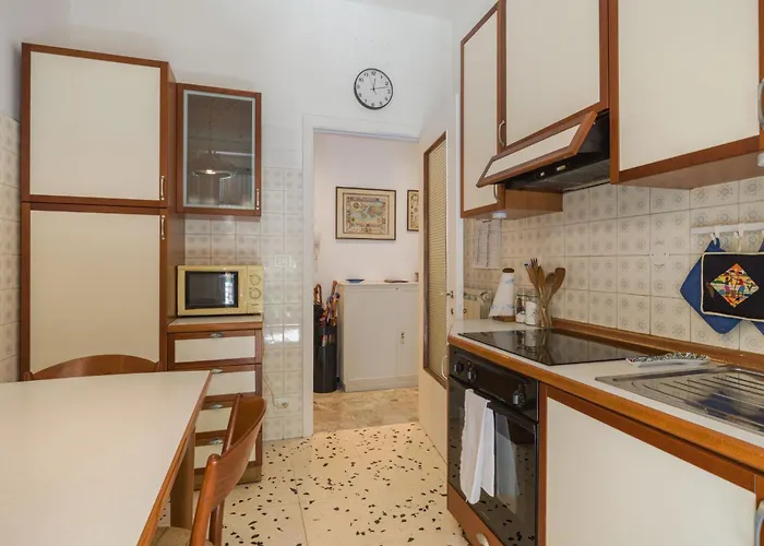 Elide By Interhome
